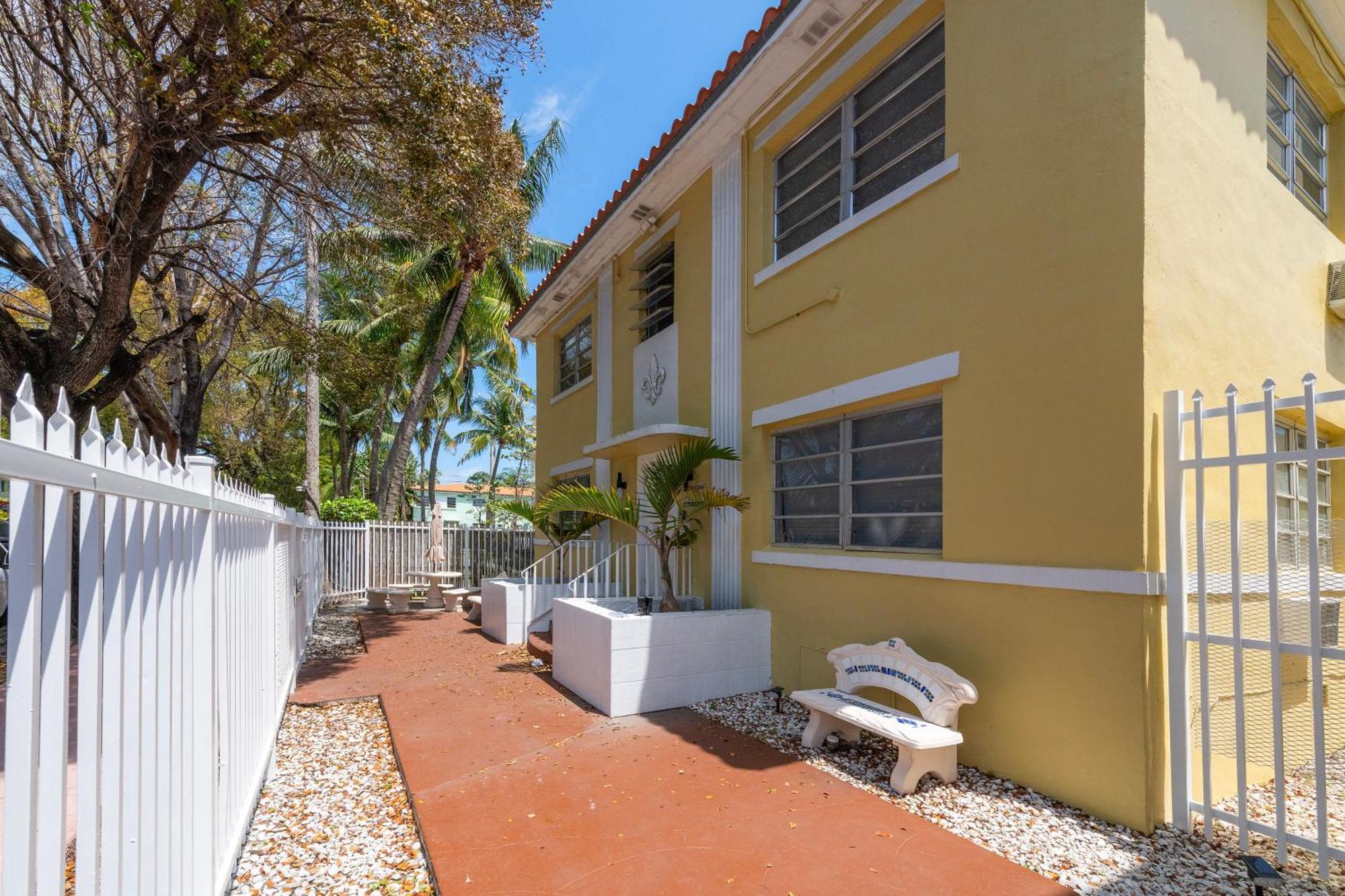 Apartahotel Bellamor Apts At 5th St Shopping Mall *