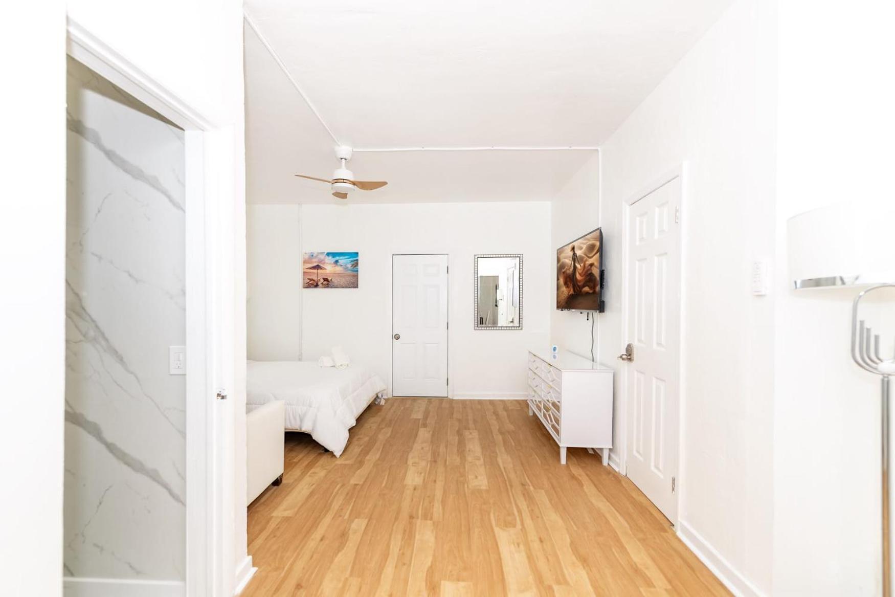Bellamor Apts At 5th St Shopping Mall Apartahotel Miami Beach
